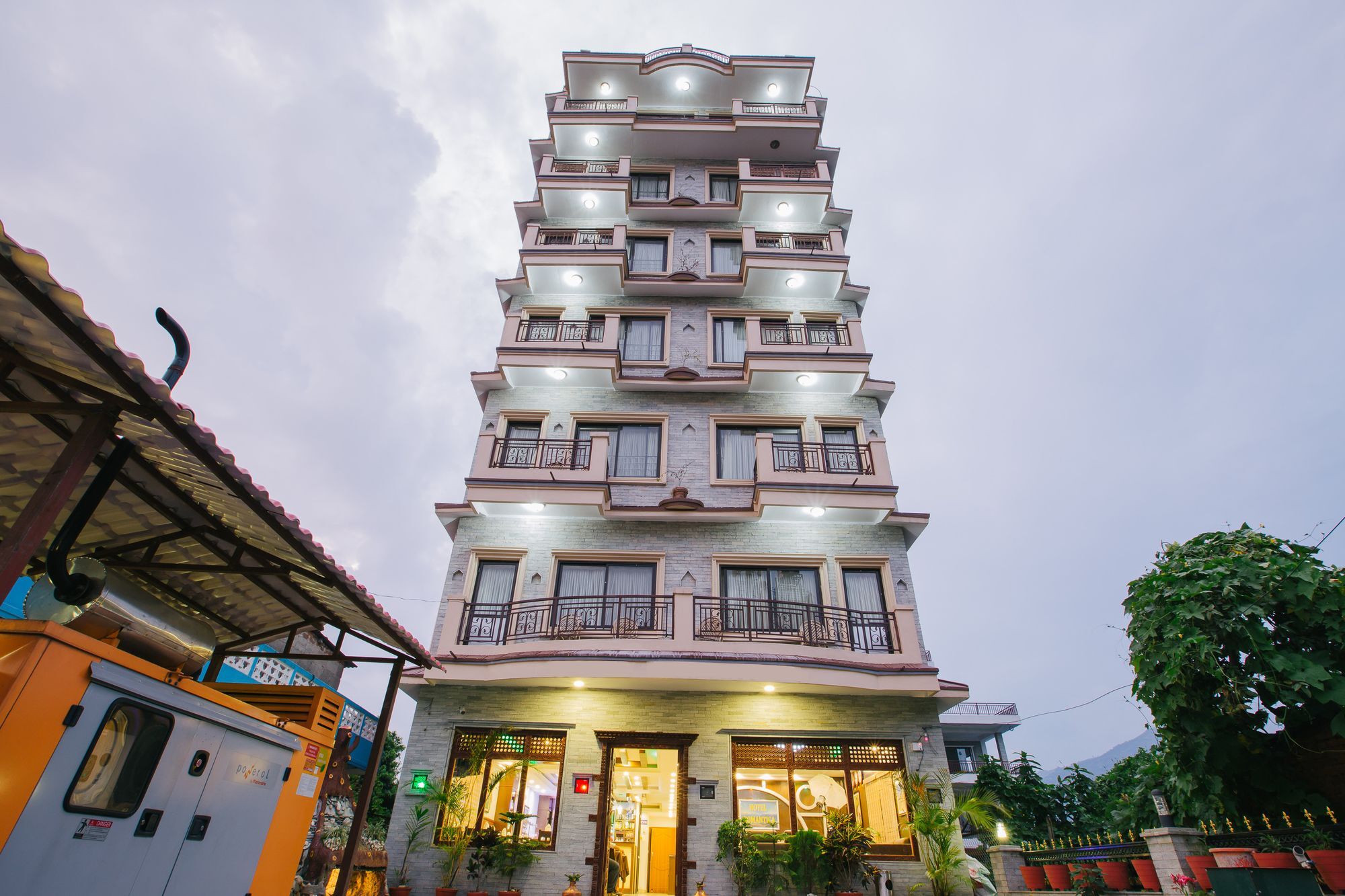 Hotel Romantica Pokhara Ngoại thất bức ảnh