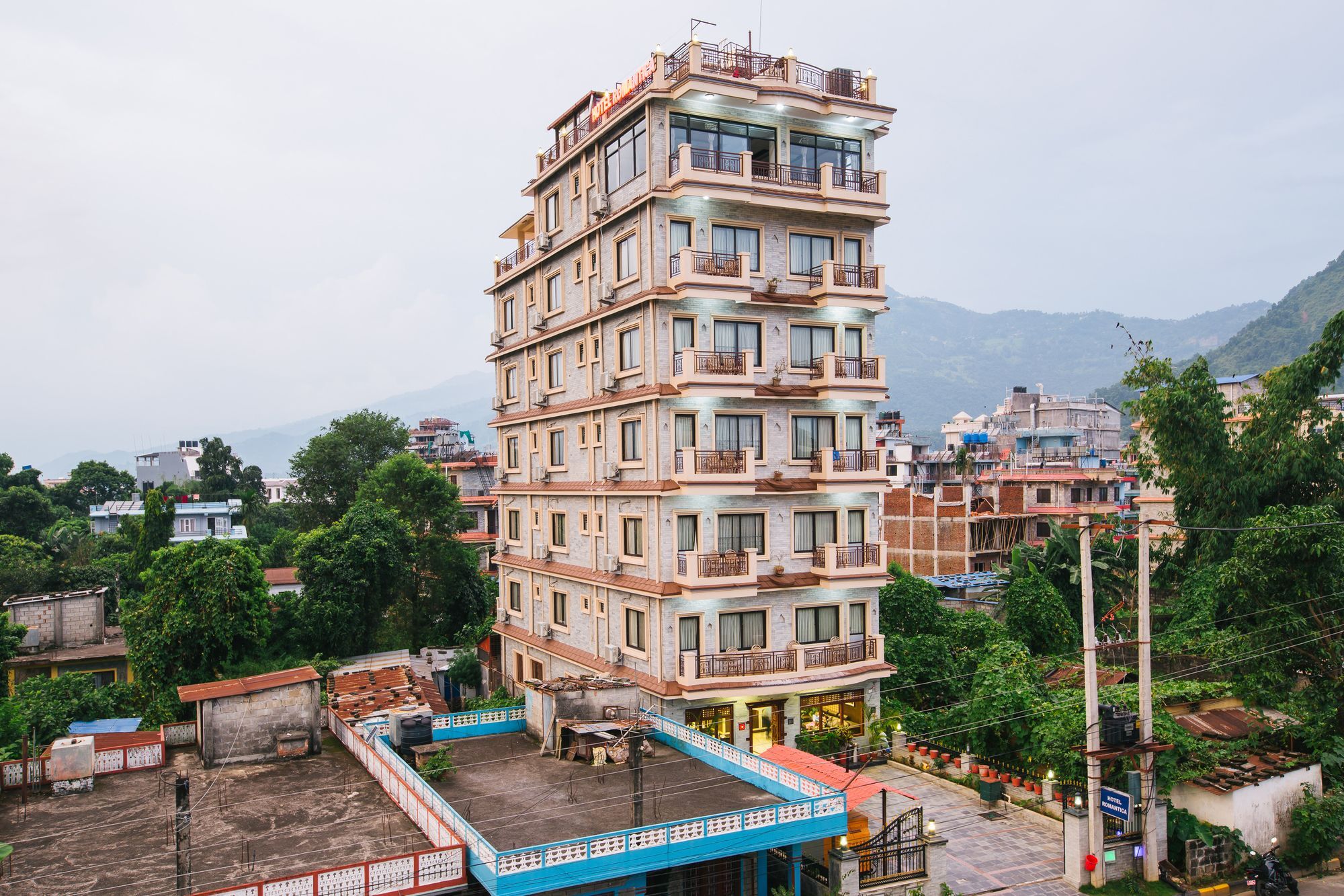 Hotel Romantica Pokhara Ngoại thất bức ảnh
