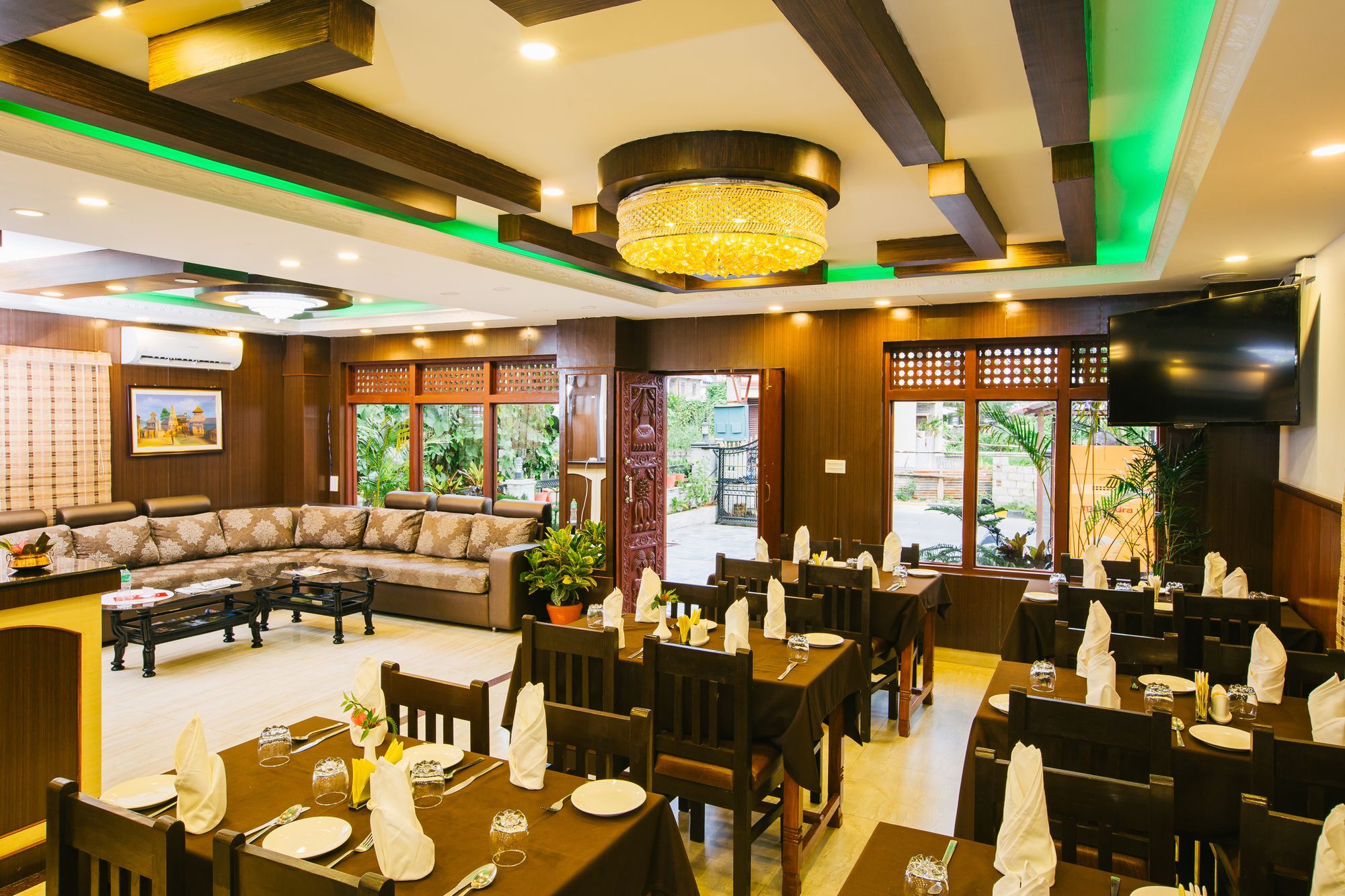 Hotel Romantica Pokhara Ngoại thất bức ảnh